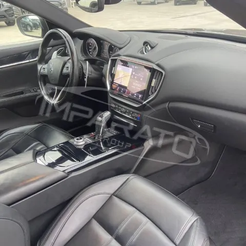 Maserati Ghibli 3.0 V6 Gransport 275cv auto - Immagine 24