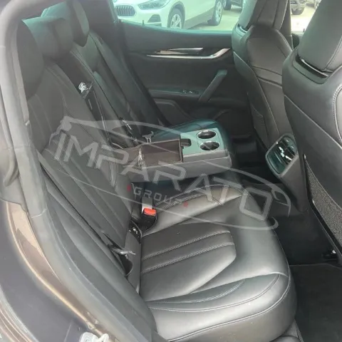 Maserati Ghibli 3.0 V6 Gransport 275cv auto - Immagine 26