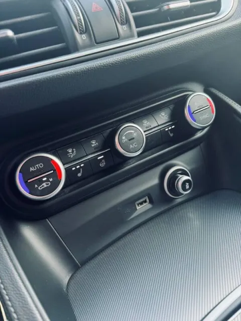 Alfa Romeo Stelvio 2.2 t Veloce Q4 210cv auto - Immagine 11