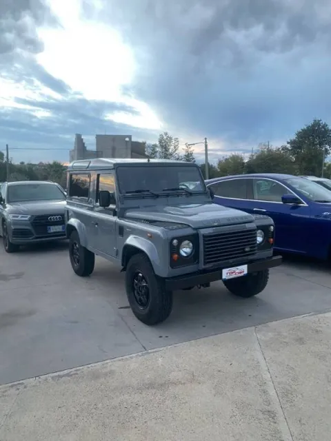 Land Rover Defender 90 2.2 td SE SW - Immagine 1