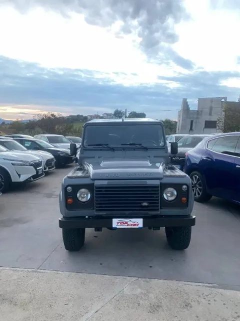 Land Rover Defender 90 2.2 td SE SW - Immagine 3