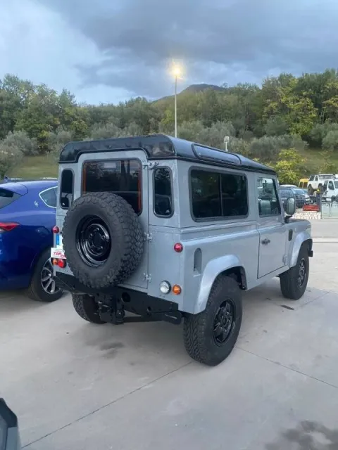 Land Rover Defender 90 2.2 td SE SW - Immagine 4