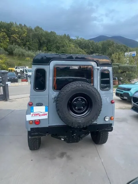 Land Rover Defender 90 2.2 td SE SW - Immagine 5