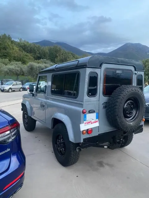 Land Rover Defender 90 2.2 td SE SW - Immagine 6