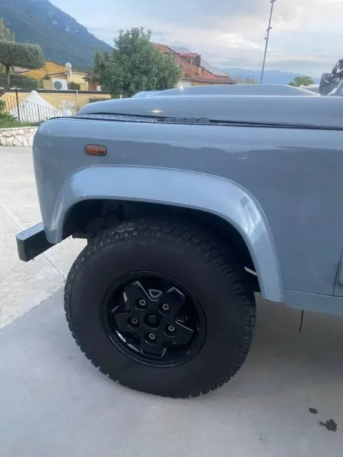Land Rover Defender 90 2.2 td SE SW - Immagine 16