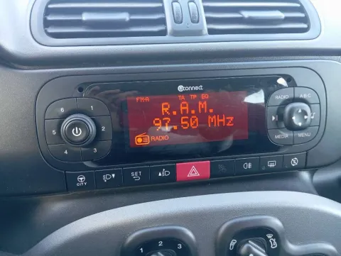 Fiat Panda 1.0 firefly hybrid City Life s&s 70cv 5p.ti - Immagine 8