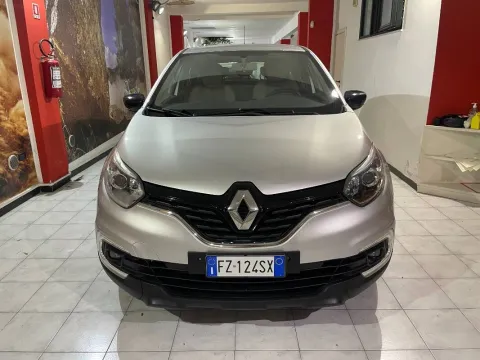 Renault Captur 1.5 dci Business 90cv edc - Immagine 2