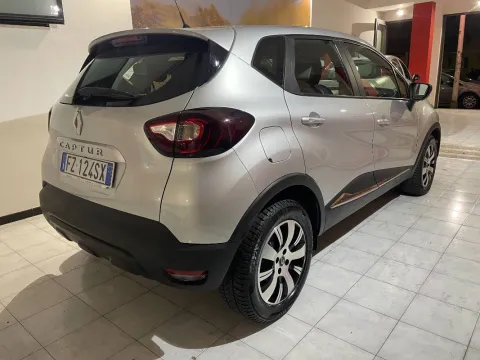Renault Captur 1.5 dci Business 90cv edc - Immagine 4