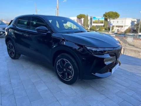 Alfa Romeo Junior 1.2 ibrida 145cv edct6 - Immagine 3