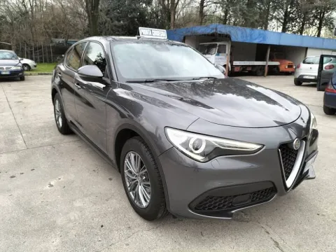 Alfa Romeo Stelvio 2.2 t Business rwd 160cv auto my19 - Immagine 2