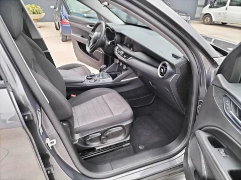 Alfa Romeo Stelvio 2.2 t Business rwd 160cv auto my19 - Immagine 14