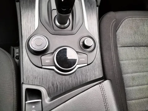 Alfa Romeo Stelvio 2.2 t Business rwd 160cv auto my19 - Immagine 17