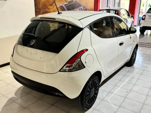 Lancia Ypsilon 1.2 Elefantino Blu s&s 69cv my19 - Immagine 2