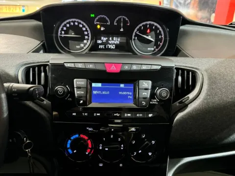 Lancia Ypsilon 1.2 Elefantino Blu s&s 69cv my19 - Immagine 5