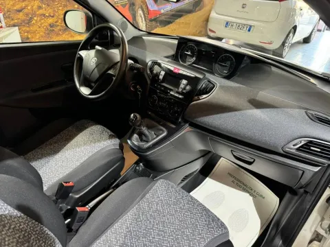 Lancia Ypsilon 1.2 Elefantino Blu s&s 69cv my19 - Immagine 12
