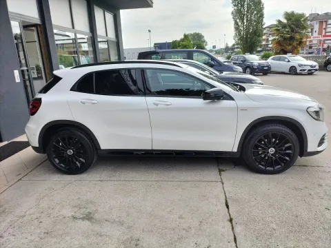 Mercedes GLA 200 d Premium auto - Immagine 1