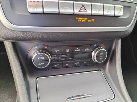 Mercedes GLA 200 d Premium auto - Immagine 14