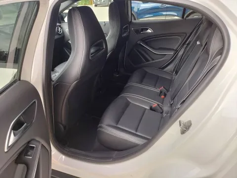 Mercedes GLA 200 d Premium auto - Immagine 18