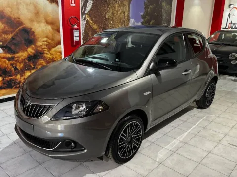 Lancia Ypsilon 1.0 firefly hybrid Gold s&s 70cv 5p.ti - Immagine 1