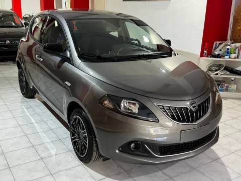 Lancia Ypsilon 1.0 firefly hybrid Gold s&s 70cv 5p.ti - Immagine 3