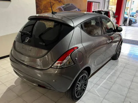 Lancia Ypsilon 1.0 firefly hybrid Gold s&s 70cv 5p.ti - Immagine 4