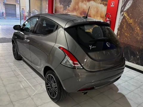 Lancia Ypsilon 1.0 firefly hybrid Gold s&s 70cv 5p.ti - Immagine 6