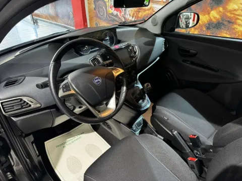 Lancia Ypsilon 1.0 firefly hybrid Gold s&s 70cv 5p.ti - Immagine 9