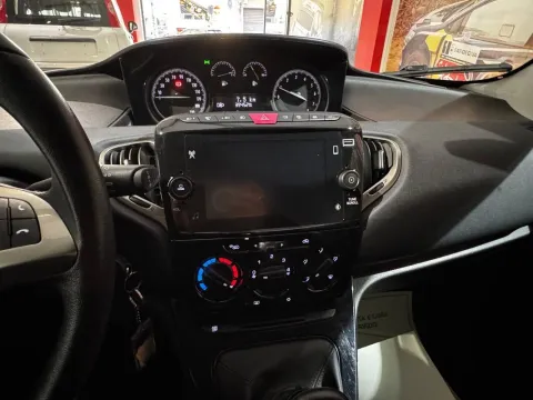 Lancia Ypsilon 1.0 firefly hybrid Gold s&s 70cv 5p.ti - Immagine 12