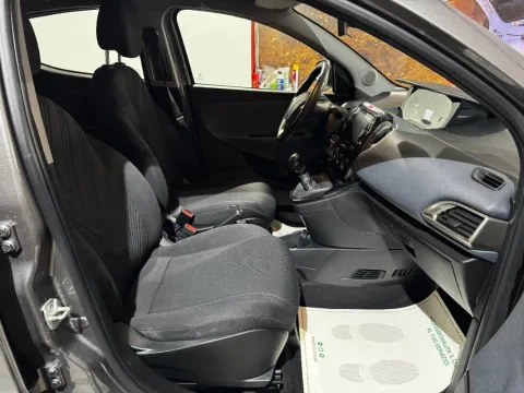 Lancia Ypsilon 1.0 firefly hybrid Gold s&s 70cv 5p.ti - Immagine 13