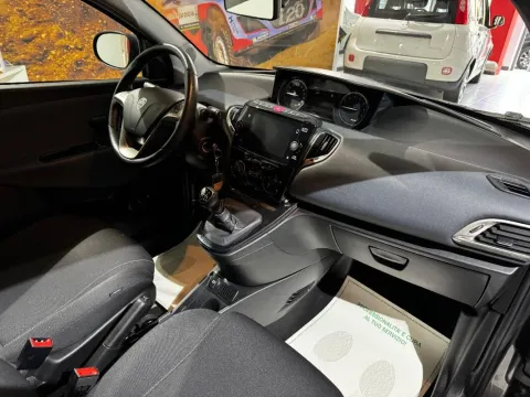 Lancia Ypsilon 1.0 firefly hybrid Gold s&s 70cv 5p.ti - Immagine 15