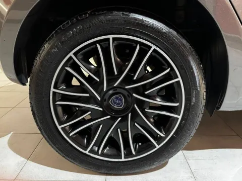 Lancia Ypsilon 1.0 firefly hybrid Gold s&s 70cv 5p.ti - Immagine 23