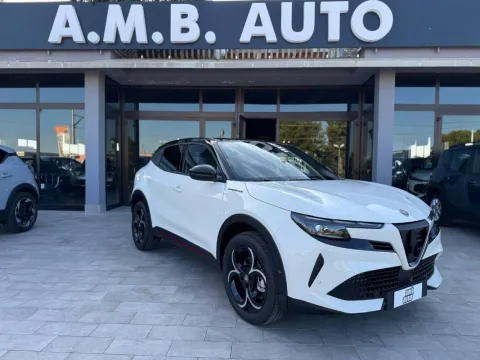 Alfa Romeo Junior 1.2 ibrida Speciale 145cv edct6 - Immagine 1