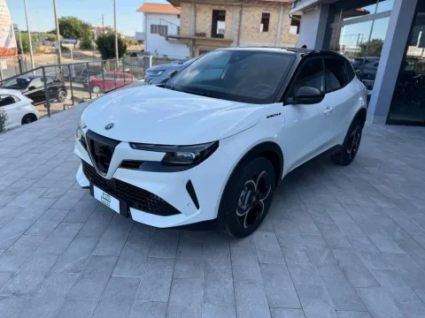 Alfa Romeo Junior 1.2 ibrida Speciale 145cv edct6 - Immagine 3
