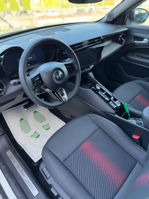 Alfa Romeo Junior 1.2 ibrida Speciale 145cv edct6 - Immagine 10