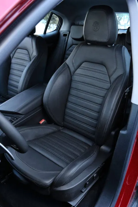 Alfa Romeo Stelvio 2.0 t B-Tech Q4 280cv auto - Immagine 2