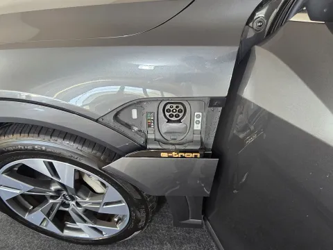 Audi e-tron 55 S line Edition quattro cvt - Immagine 11