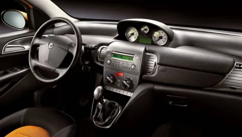 Lancia Musa 1.4 16v Platino Plus 100 dfn - Immagine 3