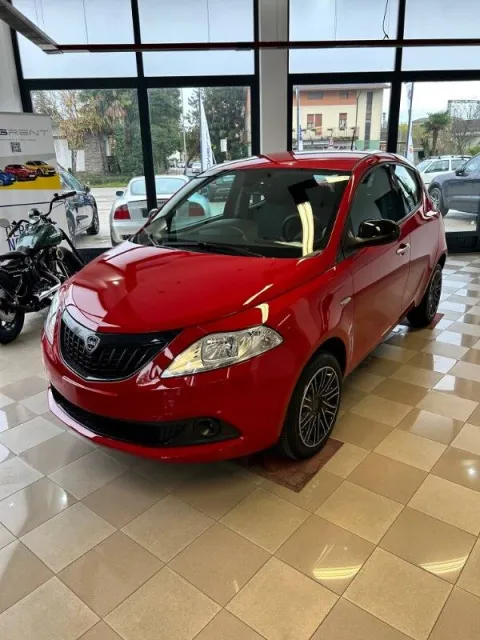 Lancia Ypsilon 1.0 firefly hybrid Silver Plus s&s 70cv - Immagine 1