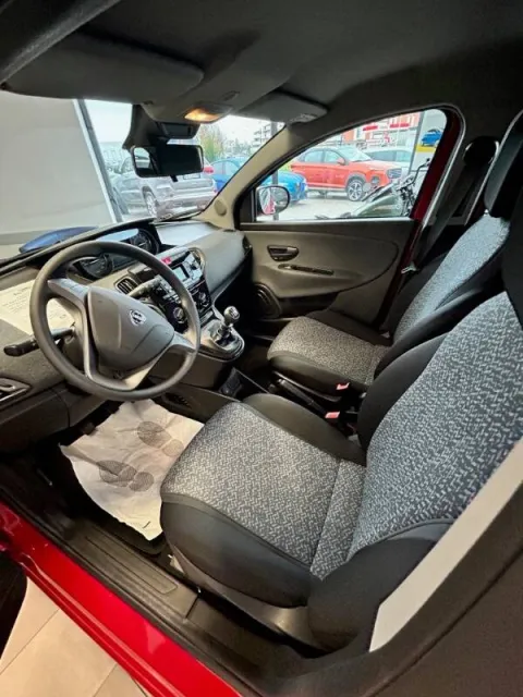 Lancia Ypsilon 1.0 firefly hybrid Silver Plus s&s 70cv - Immagine 4