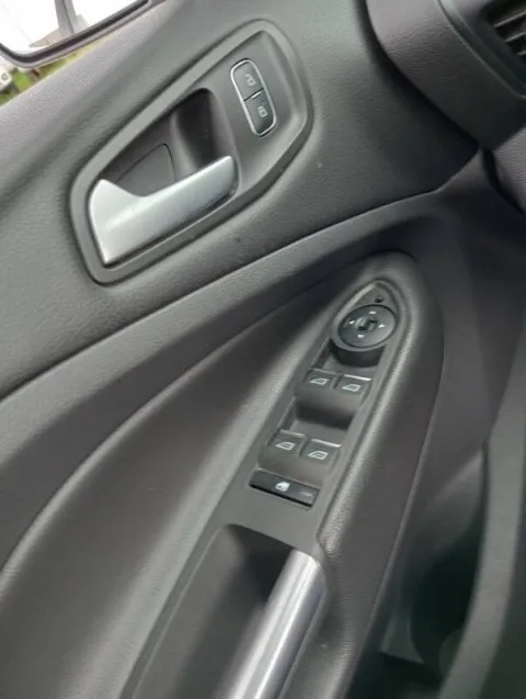 Ford Kuga 2.0 tdci Stealth s&s 2wd 120cv powershift - Immagine 12