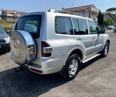 Mitsubishi Pajero 5p 3.2 tdi 16v di-d GLS-2 auto - Immagine 5