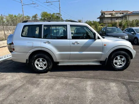 Mitsubishi Pajero 5p 3.2 tdi 16v di-d GLS-2 auto - Immagine 6