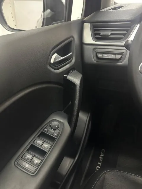 Renault Captur 1.6 E-Tech hybrid Business 145cv auto - Immagine 21