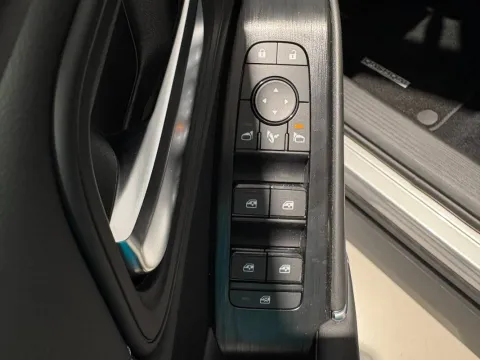 Nissan Qashqai 1.3 mhev N-Connecta 2wd 140cv - Immagine 23