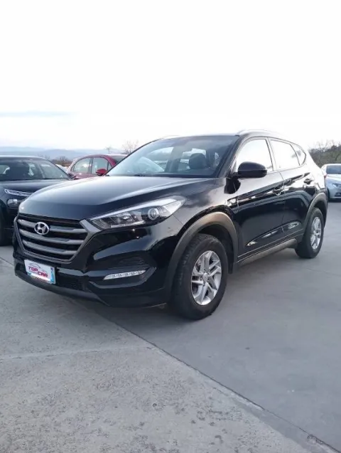 Hyundai Tucson 1.7 crdi Comfort Plus Pack 2wd 115cv - Immagine 2