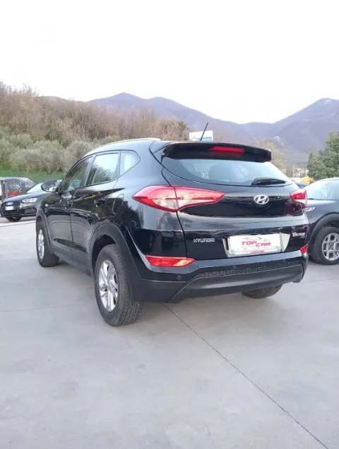 Hyundai Tucson 1.7 crdi Comfort Plus Pack 2wd 115cv - Immagine 3