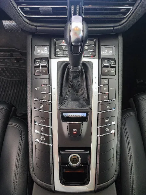 Porsche Macan 2.0 245cv pdk - Immagine 11