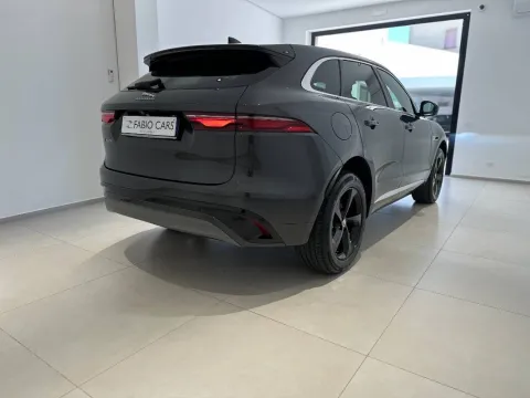 Jaguar F-Pace 2.0d i4 mhev R-Dynamic S awd 204cv auto - Immagine 4