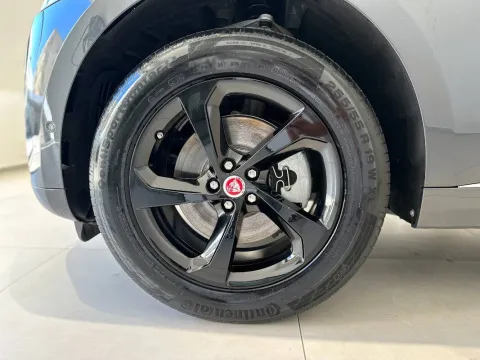 Jaguar F-Pace 2.0d i4 mhev R-Dynamic S awd 204cv auto - Immagine 9
