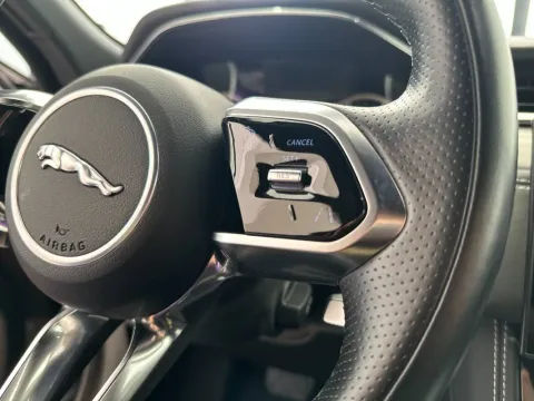 Jaguar F-Pace 2.0d i4 mhev R-Dynamic S awd 204cv auto - Immagine 12
